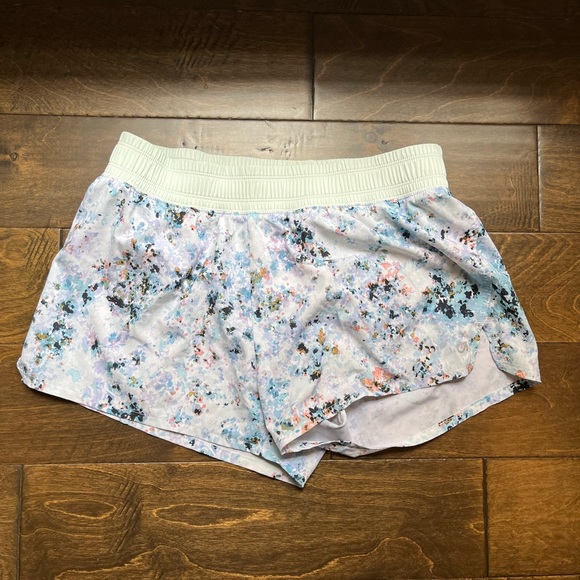Gap Fit Floral Athletic Shorts - Picture 1 of 2